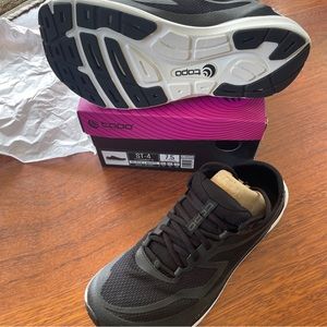 Topo Athletic ST-4 Road Running Shoes Black White Women’s US 7.5
